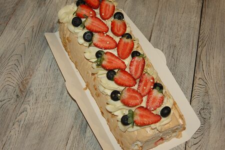 Меренговый рулет