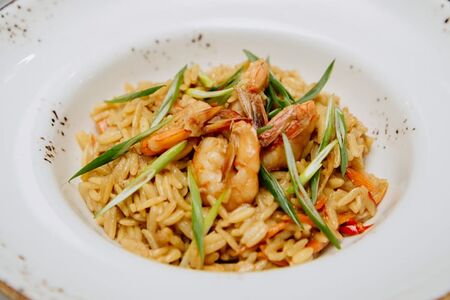 Паста Орзо с креветками и овощами