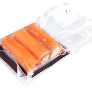 Ролл из форели с тартаром из краба и гребешка