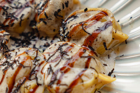 Вонтоны с угрем и черным трюфелем