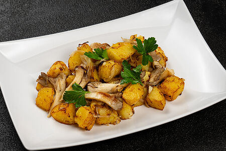 Жареный картофель с грибами