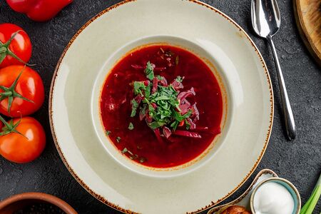 Борщ из говядины со сметаной