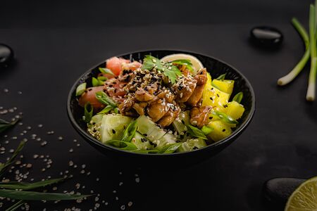 Боул с овощами и курицеЙ