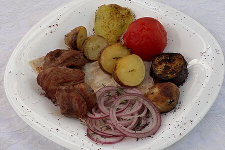 Бедро индейки с овощами