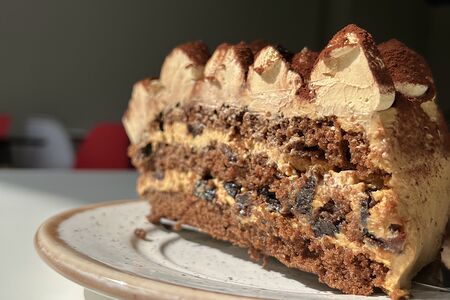 Торт Прага с черносливом