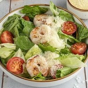 Салат Цезарь с креветками