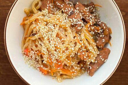 Удон со свининой в кисло-сладком соусе