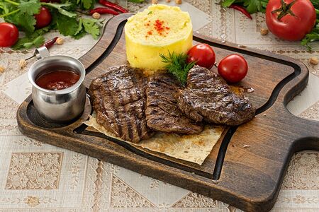 Медальоны из говяжьей вырезки