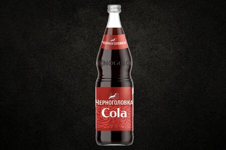 Черноголовка Кола в стекле