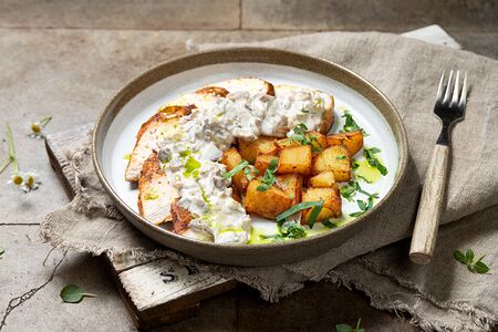 Куриная грудка с жюльеном и картофелем