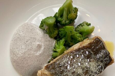Треска с трюфельным муссом и брокколи