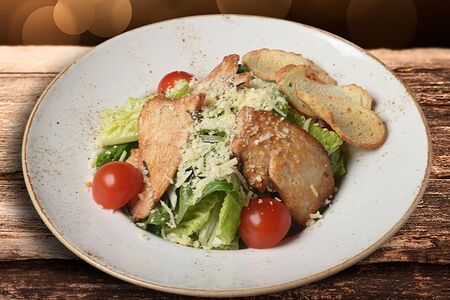 Салат Цезарь с курицей