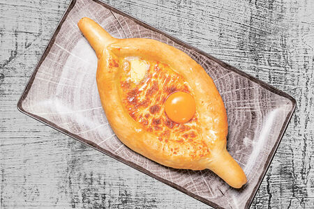 Хачапури по-Аджарски (лодочка) с яйцом