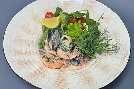 Салат Фруде Ди маре под сливочным соусом