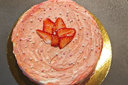 Торт клубничный Ньюаж