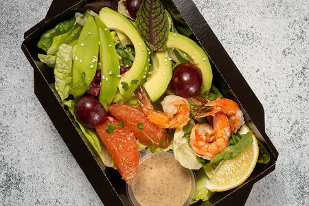 Салат Креветка-Авокадо с ореховым соусом