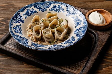 Пельмени из оленины в Сливочном соусе из белых грибов