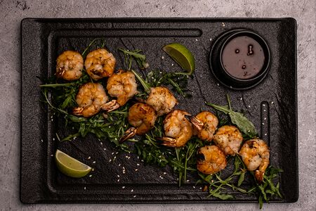 Шашлык из тигровых креветок