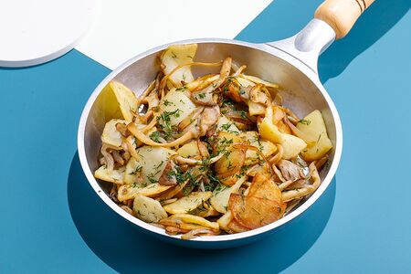 Жареный картофель с грибами