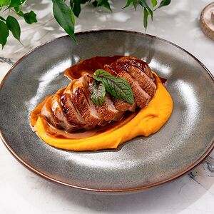 Утиная грудка, маринованная с цедрой лимона 