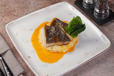 Филе палтуса с картофельным пюре