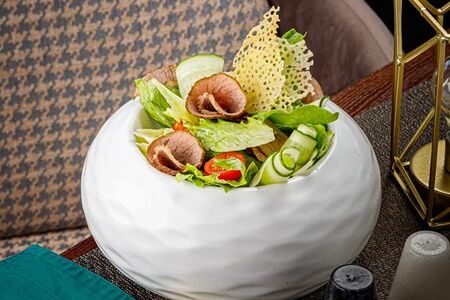 Салат с ростбифом в имбирной заправке