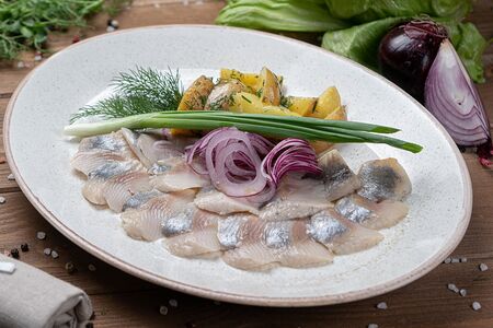 Сельдь с отварным картофелем