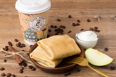 Блины с яблоком и корицей