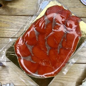 Нарезка слабосоленой рыбы в ассортименте