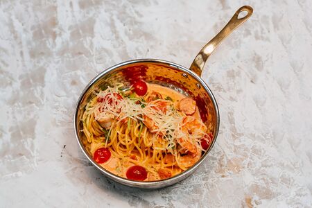 Спагетти с тигровыми креветками