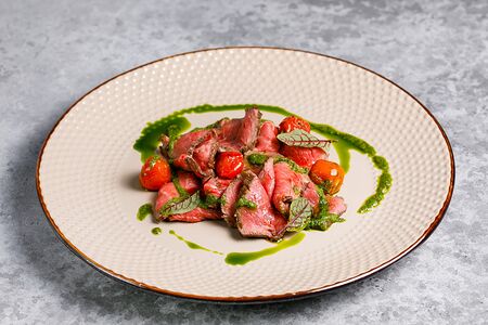 Ростбиф с луковым соусом