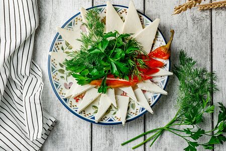 Домашний сыр с зеленью