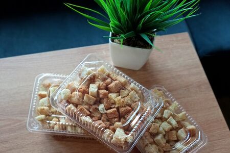 Сухарики из пшеничного хлеба