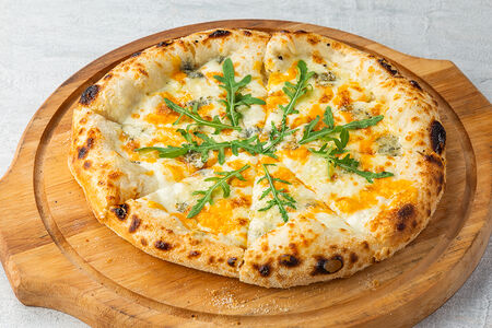 Пицца четыре сыра