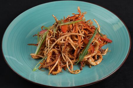 Салат из кальмара с проростками сои