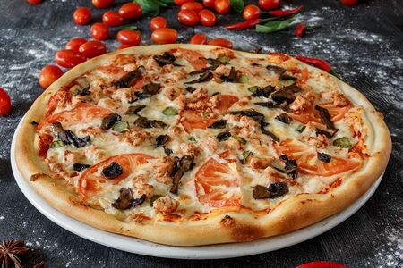 Пицца с курицей и грибами