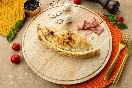 Кальцоне Грибы-бекон