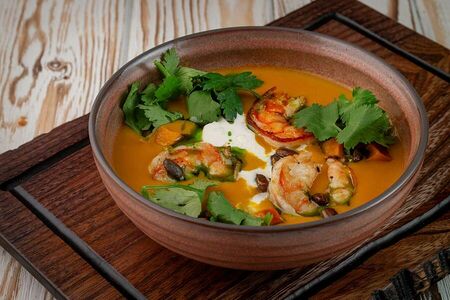 Тыквенный с креветками и страчателлой