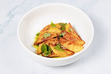 Филе цыпленка с соусом верде и печеным картофелем