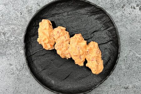 Спайси-суши с копченым лососем 