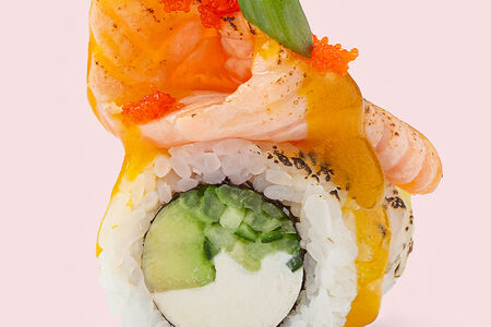 Ролл с лососем-юдзу и соусом манго