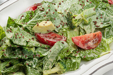 Большой салат с авокадо 