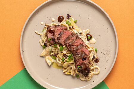 Спагетти со стейком из говядины