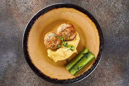 Куриные котлетки с пряным маслом