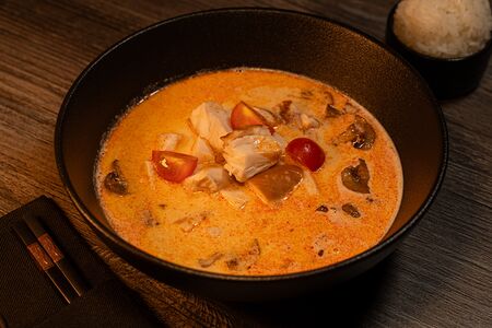 Том ям с копченым цыпленком