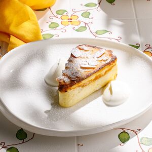 Творожная запеканка с персиками и миндалем