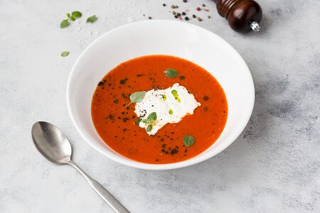 Томатный суп с сыром буратта