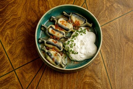 Карамелле с лососем и сливочным сыром