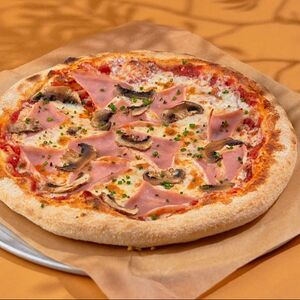 Пицца с ветчиной и грибами