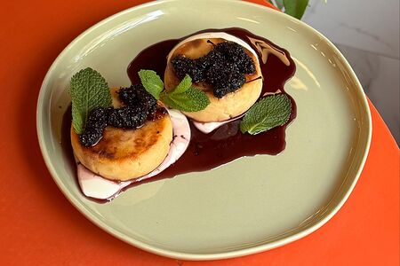 Сырники с тутовым вареньем